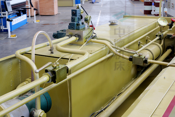 ZDG-640液壓系統(tǒng)全金屬管套連接,優(yōu)質(zhì)在于細(xì)節(jié).jpg ZDG-640液壓系統(tǒng)全金屬管套連接,優(yōu)質(zhì)在于細(xì)節(jié).jpg