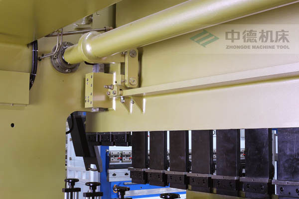 ZDPK-10032配有中德公司最新型扭軸同步裝置，強度高，能調(diào)節(jié)，專利技術(shù)