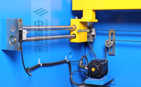 ZDPK-6325-X軸配有滾珠絲桿,伺服電機(jī),鋼絲同步帶,能顯著提升X軸定位精度及速度.jpg ZDPK-6325-X軸配有滾珠絲桿,伺服電機(jī),鋼絲同步帶,能顯著提升X軸定位精度及速度.jpg