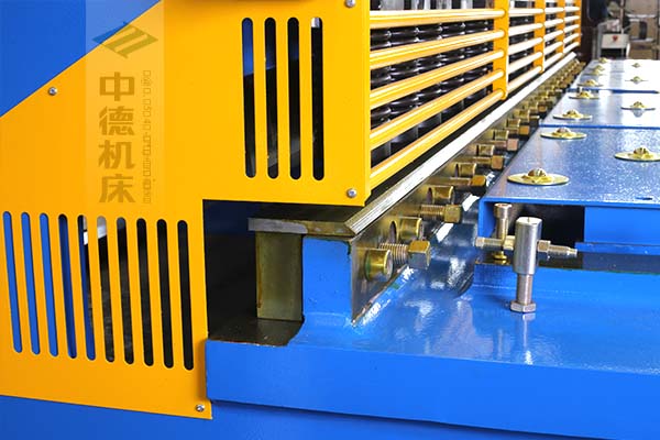 ZDS-1632選用上海優(yōu)質(zhì)刀片,使用壽命更長.jpg ZDS-1632選用上海優(yōu)質(zhì)刀片,使用壽命更長.jpg