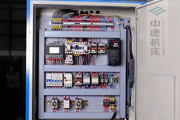 ZDS-1632采用正品電氣元件,裝有變頻驅(qū)動,控制精確,穩(wěn)定耐用壽命長.jpg ZDS-1632采用正品電氣元件,裝有變頻驅(qū)動,控制精確,穩(wěn)定耐用壽命長.jpg