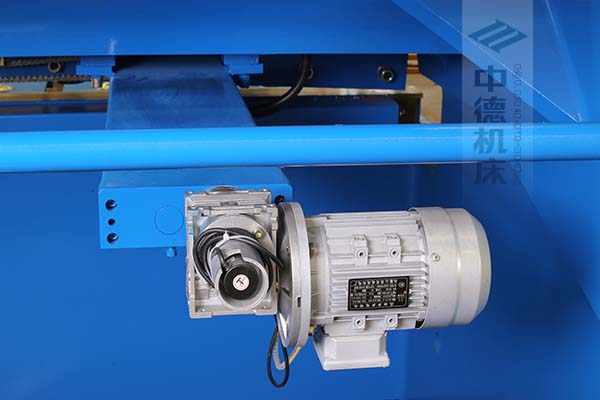 ZDS-1632后擋料AC電機(jī)與減速器一體,故障少,速度快.jpg ZDS-1632后擋料AC電機(jī)與減速器一體,故障少,速度快.jpg